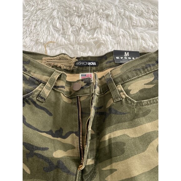 NWT FASHION NOVA Camo Killin It Cargo Bermuda Distressed Shorts Size M - Picture 7 of 11